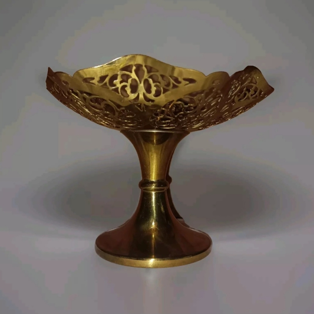 Vintage Art Nouveau Lovelace Brass Bowl With Stand, Trinket Dish, Light Weight